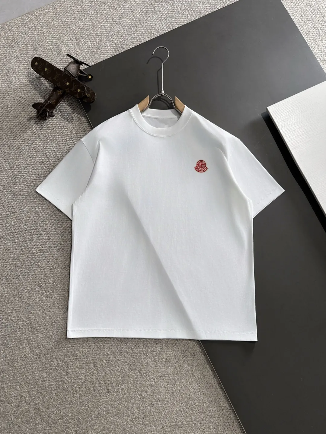 Next day shipping P460 Stone lsland/stone island high quality 2025 spring and summer new casual heavy industry suit exclusively developed by yb! High quality production! Imported custom-made fabrics for foreign orders, with high breathability and comfort, impeccable details, brand element design concept, delicate and soft feel! It presents a casual cut and the upper body shape is great! On sale simultaneously on the official website! From a high-end men's positioning brand, the low-key luxury taste is irresistible! Exquisite workmanship and impeccable quality! The overall style is simple, fashionable and timeless, fully meeting the requirements of stylish and tasteful dressing! Size: S-XXL